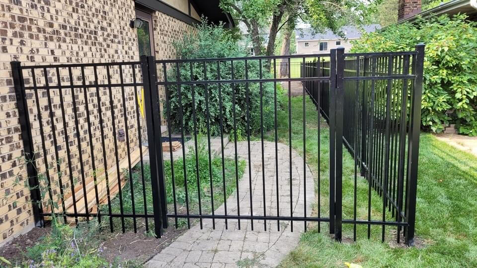 aluminum fence installation West Chicago il aluminum fencing